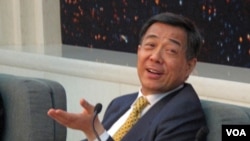 资料照片:倒台前夕的中共政治局委员薄熙来在北京举行的中国人大记者会上讲话。(2012年3月9日)