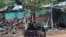 Tentara Tentara Pembebasan Nasional Karen (KNLA) berpatroli di Myawaddy, kota perbatasan Thailand-Myanmar di bawah kendali koalisi pasukan pemberontak yang dipimpin oleh Persatuan Nasional Karen, di Myanmar, 15 April 2024.
