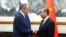 Menteri Luar Negeri Rusia Sergei Lavrov berjabat tangan dengan Menteri Luar Negeri China Wang Yi saat pertemuan di Beijing, China, 9 April 2024. (Kementerian Luar Negeri Rusia/Handout via REUTERS)