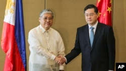 2023年4月22号,菲律宾外交部长马纳罗(Enrique Manalo)为中国外长秦刚到访在钻石酒店举行了欢迎仪式。之后两国外长就双边关系举行了会谈。