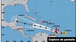 Ảnh chụp màn hình đường đi dự kiến của Bão Beryl do Trung tâm Bão Hoa Kỳ thực hiện ở Miami, Florida, vào ngày 30/6.