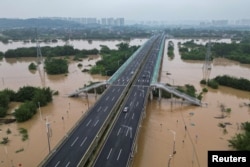 中国广东省清远市遭洪水袭击。(2024年4月22日)