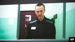 俄罗斯反对派领导人纳瓦尔尼 (Alexei Navalny)2023年6月22日在莫斯科监狱通过视频接受俄罗斯最高法院聆讯。 (美联社)