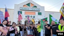 5月31日,在洛杉矶台湾会馆前参加抗议中国暴政的部分民主人士。