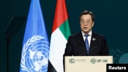 中国副总理丁薛祥在迪拜举行的《联合国气候变化框架公约》第二十八次缔约方大会(COP28)上发表讲话。(2023年12月1日)
