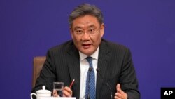 资料照片:中国商务部长王文涛在北京出席记者会。(2024年3月6日)