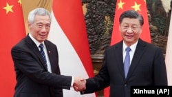 中国领导人习近平在北京会晤到访的新加坡总理李显龙。(2023年3月31日)