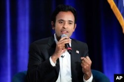 美国共和党总统候选人竞选者拉马斯瓦米(Vivek Ramaswamy)在密西根州举行的集会上讲话。(2023年8月14日)
