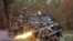 Sekumpulan tentara AS dan Filipina bergabung dalam latihan militer gabungan yang disebut "Balikatan" yang digelar di Fort Magsaysay, Nueva Ecija, Filipina, pada 13 April 2023. (Foto: Reuters/Eloisa Lopez)