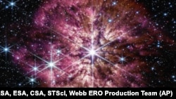 资料照片:韦伯望远镜于2022年6月捕捉到的WR124恒星垂死画面。