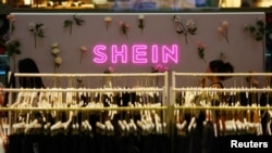 中国廉价服装品牌希音(shein)在新加坡一家商场里开设的商店。(2024年4月4日)
