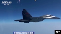 资料照片: 2023年4月9日,解放军在台湾周边进的“联合利剑”军演第二天模拟对台联合精准打击。台湾则数次出动战机防控,并严密监视中共导弹部队的动向。