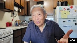 2023年8月向莉采访87岁高龄、大病初愈的程干远先生。(向莉摄影)