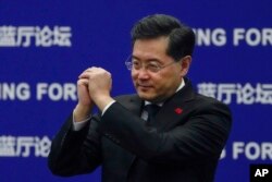 中国外长秦刚出席中国外交部举行的“全球安全倡议:破解安全困境的中国方案”会议。(2023年2月21日)