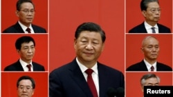 中共二十大闭幕后,新一届中共中央政治局7名常委在人民大会堂与媒体见面。中间大幅照片是习近平。左列上至下:李强、王沪宁、丁薛祥。右列上至下:赵乐际、蔡奇、李希。(2022年10月23日)
