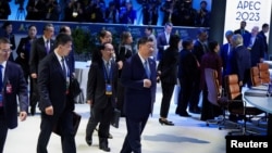 资料照片: 中国领导人习近平抵达加州旧金山APEC峰会会场(2023年11月17日)