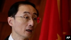 资料照:2023年3月24日,中国外交部副部长孙卫东在菲律宾马尼拉举行的双边会议上发表讲话。(美联社)