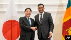 日本外相林芳正在科伦坡会晤斯里兰卡外长萨布里。(2023年7月29日)