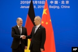 时任德国副总理兼财政部长的朔尔茨与中国副总理刘鹤在北京钓鱼台国宾馆举行高层金融对话。(2019年1月18日)