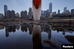 中国重庆段长江因干旱裸露的河床。(2022年8月18日)
