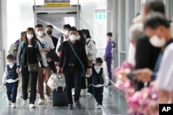 中国开放边境后,中国乘客抵达泰国曼谷的素万那普国际机场。(2023年1月9日)