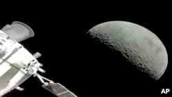 美国太空总署的猎户座飞船飞经月球。(2022年12月5日)