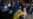 乌军进入赫尔松,居民上街欢迎;乌军警告未及逃走俄军若保命须立即投降