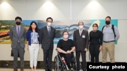 美国国会民主党联邦参议员达克沃斯(图中)2022年5月30日抵达台湾,展开为期3天访问。(照片来源:台湾外交部)