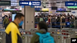 香港国际机场的入境大堂(资料照片)