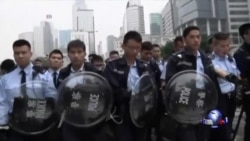 香港警方清场 泛民议员等被拘 香港警方清场 泛民议员等被拘