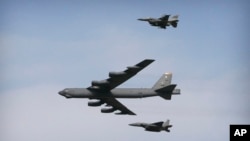 美国空军B-52轰炸机 (资料照片)