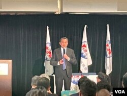 台湾民进党立法委员王定宇2022年9月17日在维吉尼亚州阿灵顿举行的台湾人公共事务会40周年餐会发表讲话。(美国之音锺辰芳拍摄)