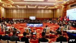在柬埔寨首都金边出席第29届东盟地区论坛的官员(2022年8月5日)。