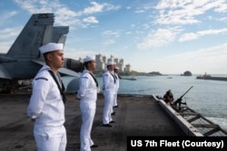美国海军“罗纳德·里根号”核动力航空母舰抵达韩国釜山港。(2022年9月23日 美国第七舰队推特)