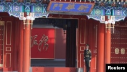 资料照:中国中央政府所在地中南海新华门