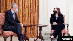 美国副总统哈里斯在新加坡会见总理李显龙(路透社2021年8月23日)