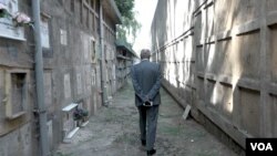 美国之音非洲部主任内古西埃·曼加沙40年后终于得以返回故土埃塞尔比亚。(资料照片)