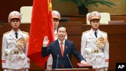 越共政治局最年轻的委员武文赏2023年3月2日在国会当选国家主席并宣誓就职。(美联社)