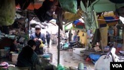 在河内市场上,许多消费者讲求商品质量,而非政治