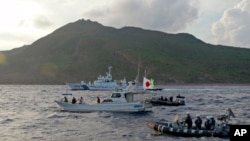 资料照:在尖阁列岛(钓鱼岛)海域的日本海岸警卫队船只