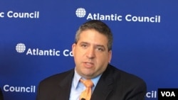 前美国国防部东亚事务副助理部长邓志强(Abraham Denmark,美国之音钟辰芳拍摄)