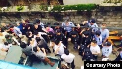 当局强拆丽水市莲都区碧湖镇平一村平原教会十字架(傅希秋牧师推特图片)