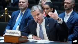 美国联邦调查局(FBI)局长克里斯托弗·雷2023年12月5日出席参议院司法委员会听证会作证。(美联社)