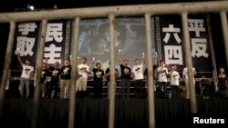 香港支联会在2015年6月4日晚在维多利亚公园举行的六四晚会,2021年能否举行目前依然是一个问号 (路透社资料照片)