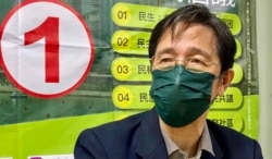 民主党成员 李洪波 认为,无论在怎样艰难的时刻,都应该争取一个发声的平台,去讲香港人要讲的说话 (美国之音汤惠芸)