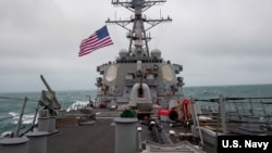 美国海军贝瑞号导弹驱逐舰(USS Barry)2020年11月21日进入南中国海执行任务(美国海军照片)