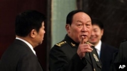 中国国防部长梁光烈将军(右,资料照)