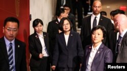 台湾总统蔡英文在纽约离开驻纽约台北经济文化办事处。(2019年7月11日)