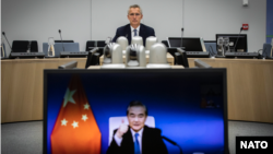 北约秘书长斯托尔滕贝格(Jens Stoltenberg)2021年9月27日与中国国务委员兼外长王毅举行视讯对话(北约照片)