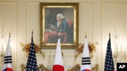日本外务大臣前原诚司,美国国务卿克林顿,韩国外交通商部长官金星焕